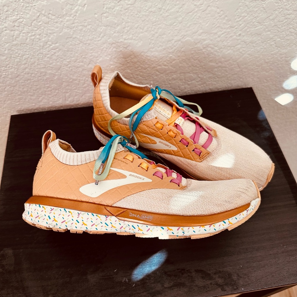 Brooks Energize Neutral Running Shoes Women’s Size 7 Peach Multi Lace Sneakers